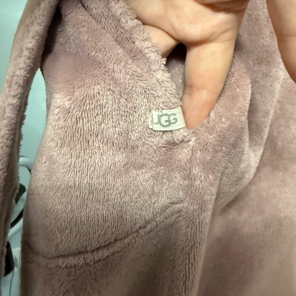 UGG ROBE - Picture 8 of 12